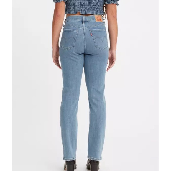 Levi’s CLASSIC STRAIGHT FIT WOMEN'S JEANS - Picture 2 of 7